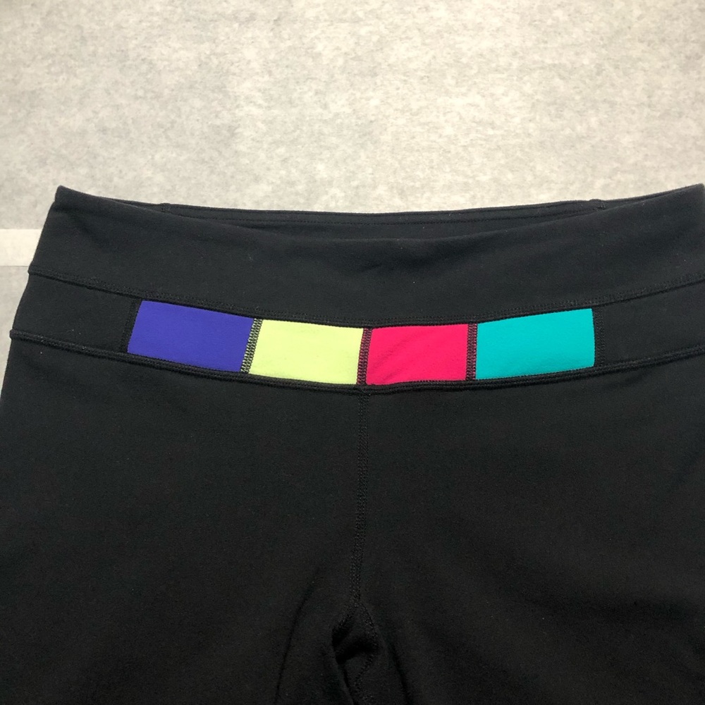 Lululemon Cropped Pants. - Picture 8 of 8